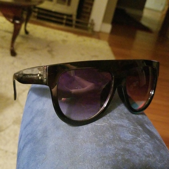 Trendy Black Sunglasses - Picture 2 of 2